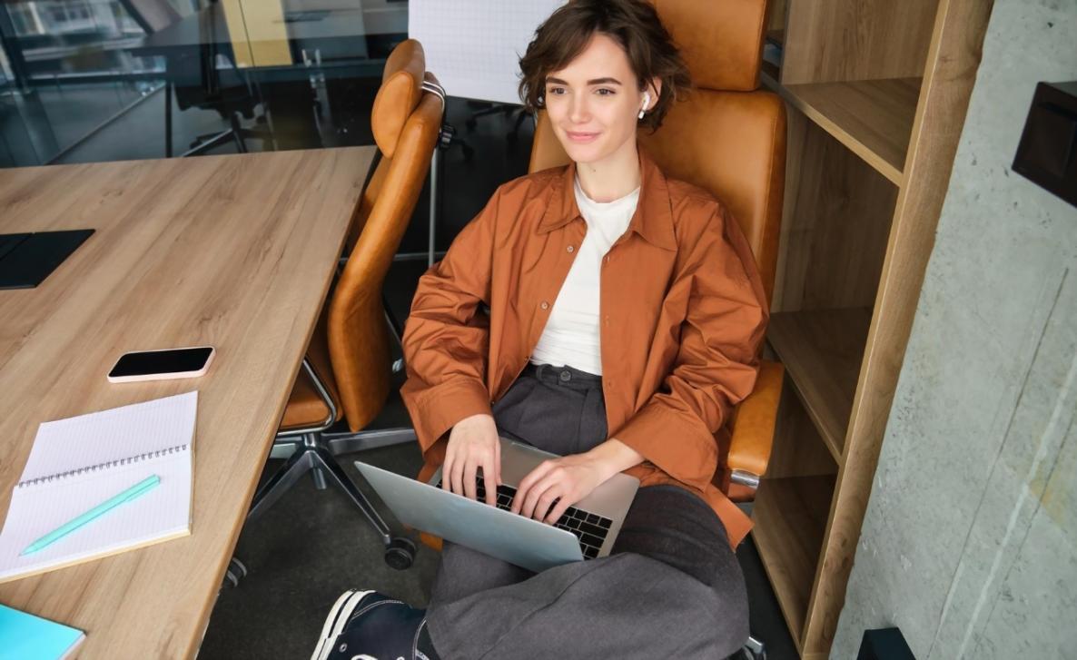 Équipe analysant des données pour une prise de décision éclairée